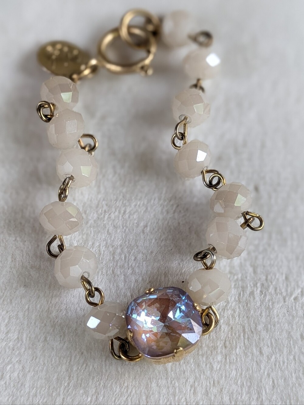 Vintage-Style Crystal Bracelet with Large AB Crystal Accent – 6.75"